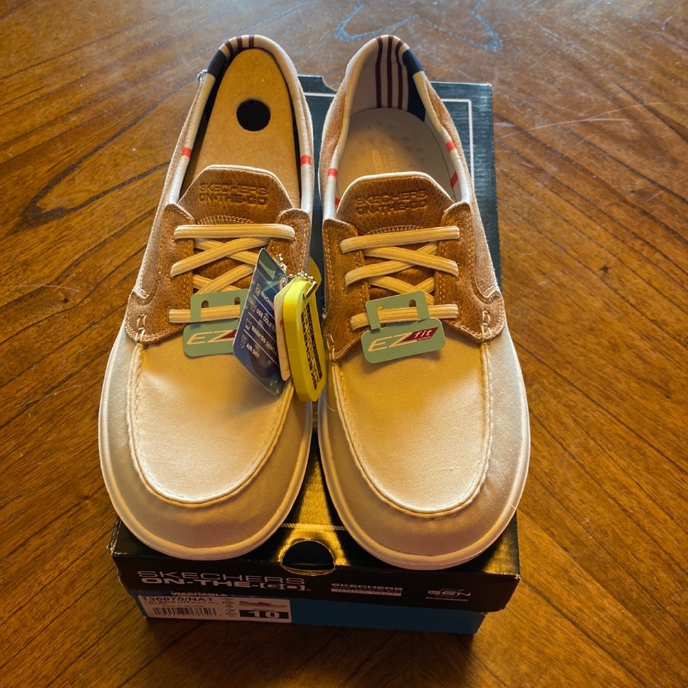 NWT Skechers on the go walk lite shoe